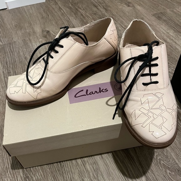 Clarkes Women US 6 cream loafers - Picture 6 of 6